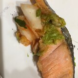 鮭のピリピリから〜いキムチ焼き！